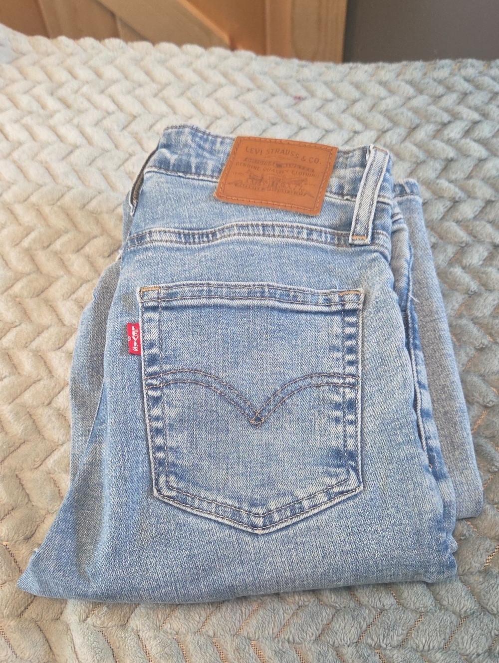 Levi's Women's 725 Light Blue High-Rise Bootcut